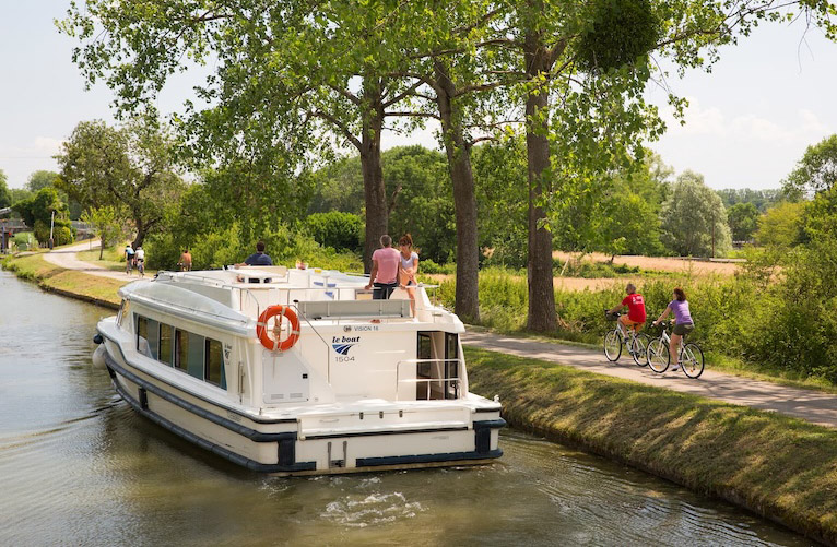 LA BOURGOGNE AU FIL DE L'EAU