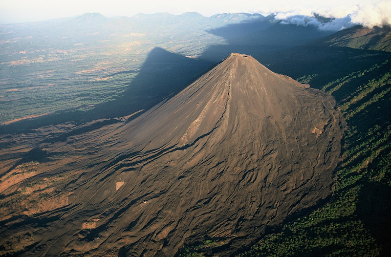 EL SALVADOR, LE PAYS DES VOLCANS ET DU SURF 