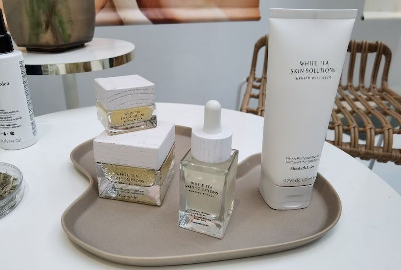 WHITE TEA, UNE NOUVELLE LIGNE DE SOINS ANTI-AGE, SIGNEE ELIZABETH ARDEN