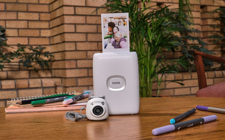 LʼINSTAX PAL, LE PREMIER APPAREIL PHOTO NUMÉRIQUE QUI TIENT DANS LE CREUX DE LA MAIN !